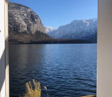 Hallstatt House | Escapade at Seehaus am Hallstätter See - Family-Friendly Stay