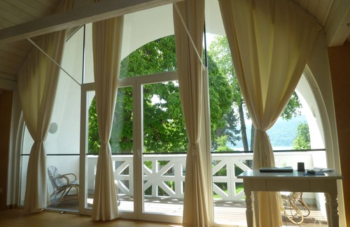 Krumpendorf am Woerther See House | Modern SEEHAUS with Scenic Views & Private Bathing Jetty