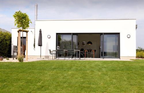 Lobnitz House | Family-Friendly Getaway at Seehaus Mühlfeld - 4 Stars!