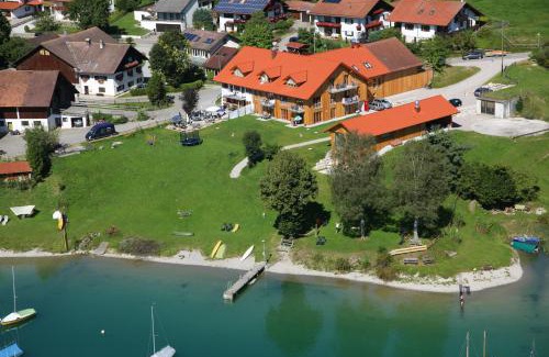 Dietringen Hotel | Elegant Seehotel und Appartements Schnöller with Ocean View
