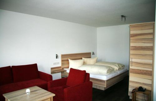 Dietringen Hotel | Elegant Seehotel und Appartements Schnöller with Ocean View