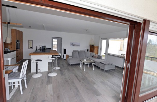 Ohningen Apartment | Experience SEENZEIT: Dreamlike Sea Views Await