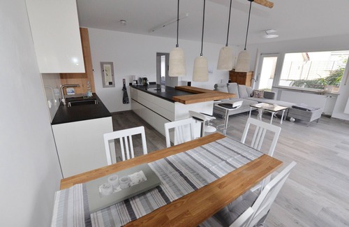 Ohningen Apartment | Experience SEENZEIT: Dreamlike Sea Views Await