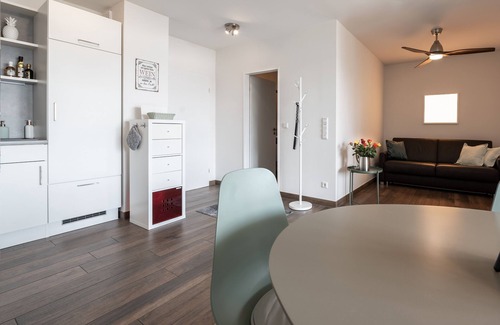 Unteruhldingen Apartment | Seepanorama: Exceptional Lake View Spa Retreat for Families