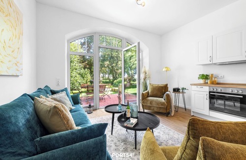 Hedwigenkoog Apartment | Seepferdchen: Scenic Terrace for 6 with Pool & Ocean View