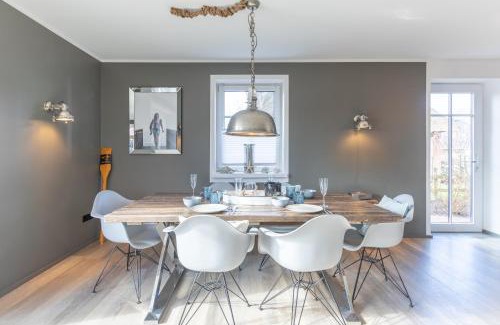 Hauert House | Explore Seequartier: Family-Friendly 4-Star Retreat