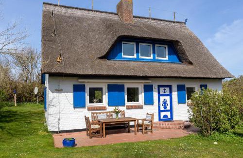 Ostseebad Ahrenshoop House | Family-Friendly Stay at Seeräuber - A 4-Star Retreat