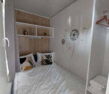 Großsteinbach Ski Chalet | Relaxing Oceanfront Retreat at SeeRuhe - Mobilheim Grosssteinbach