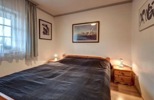Busumer Deichhausen Apartment | Enchanting Seeschlößchen Nr 6: Oceanfront Family Retreat
