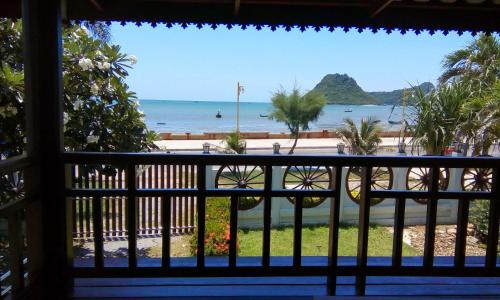 Prachuap Khiri Khan House | Beachfront SeeSea Thai Wooden House with Ocean View