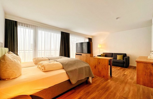 Herrsching am Ammersee Hotel | Discover Seespitz Gästehaus: Guest Rated 9.8 with Breakfast