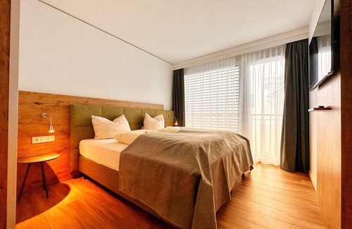 Herrsching am Ammersee Hotel | Discover Seespitz Gästehaus: Guest Rated 9.8 with Breakfast