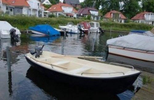 Bad Kleinen House | Family-Friendly Seetraum 10 with Rowboat Access