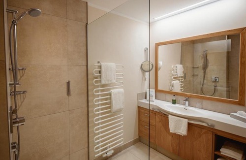 Altaussee Hotel | Elegant Getaway at Seevilla Altaussee with Ocean Views
