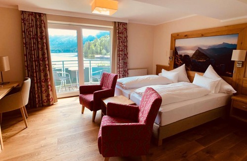 Altaussee Hotel | Elegant Getaway at Seevilla Altaussee with Ocean Views