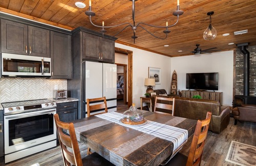 Orderville Cabin | Indulge at Sego Lily Casita with Private Hot Tub & Spa
