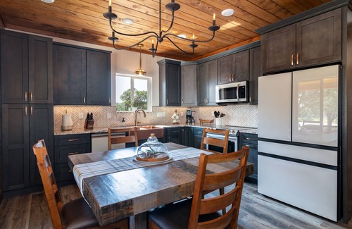 Orderville Cabin | Indulge at Sego Lily Casita with Private Hot Tub & Spa