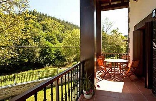 Olaskoegia House | Discover Segotegi Etxea: Child-Friendly Retreat with 9/10 Score