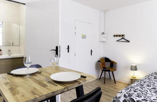 Segre Apartment | New Studio in Segré Centre with WiFi & Pet-Friendly Amenities
