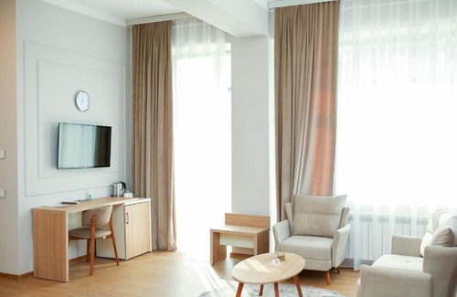 Naftalan Apartment | Discover Sehirli Naftalan: Family-Friendly Getaway with Pool