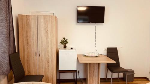 Isny im Allgaeu House | Modern Room in Central Isny with Shared Bath and Kitchen