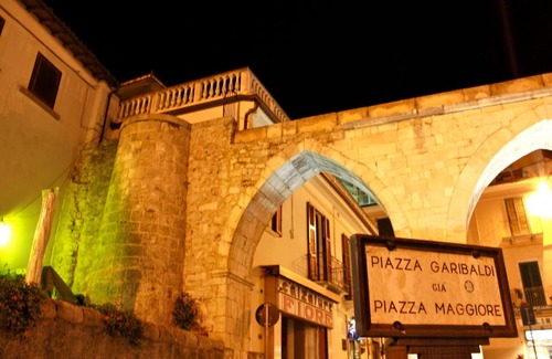Sulmona Bed & Breakfast | Top-Rated B&B Sei Stelle with Restaurant & Hot Tub Access