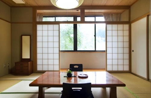 Hachimantai Hotel | Seiryukaku: Comfortable Retreat with Hot Tub & Breakfast