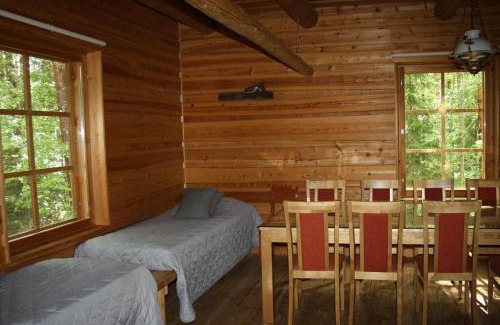 Ikaalinen Cabin | Cozy Seitsemisen Torpat Log Cabin with Ocean View & Hot Tub