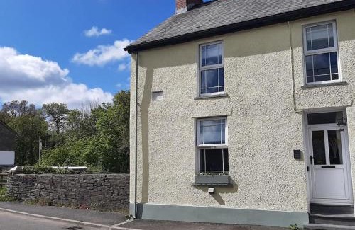 Llandysul House | Selah Teifi: Breathtaking River Views & Fun Games Room