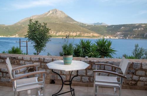 Itilo Apartment | Pet-Friendly Selana Studios with Oceanfront Pool Access