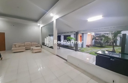 Banjar Hotel | Inviting Selaras Prima Guest House with Pool and Family Fun