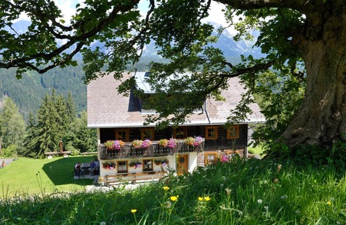 Schladming House | Oceanfront Retreat: Selbstversorgerhaus Herisch Awaits