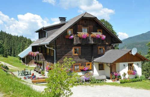 Schladming House | Oceanfront Retreat: Selbstversorgerhaus Herisch Awaits