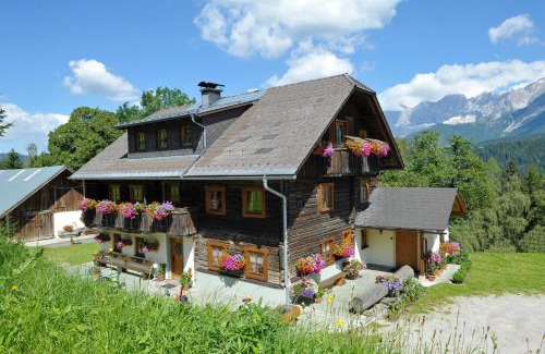 Schladming House | Oceanfront Retreat: Selbstversorgerhaus Herisch Awaits
