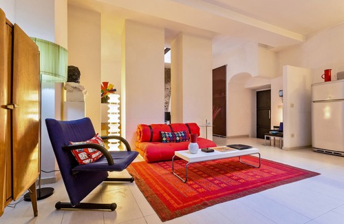 Monti Apartment | Discover Selci: Steps from the Colosseum with Spa Amenities