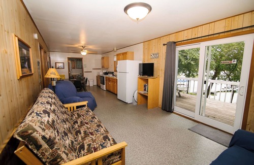 Richmond Cabin | Seldom Inn, a spacious 4BR cabin witch queens in every room! Great lake views!