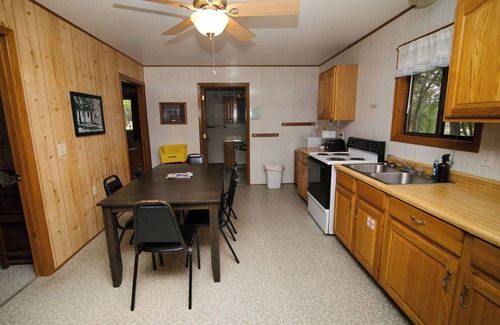 Richmond Cabin | Seldom Inn, a spacious 4BR cabin witch queens in every room! Great lake views!