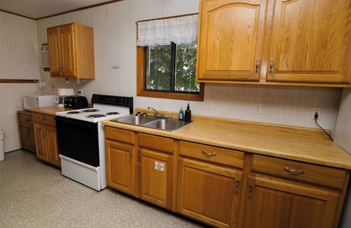 Richmond Cabin | Seldom Inn, a spacious 4BR cabin witch queens in every room! Great lake views!