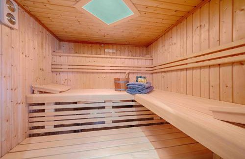 Bruck in der Oberpfalz House | Relax at Wellnesshaus Sandmühle with Private Sauna & Ocean View