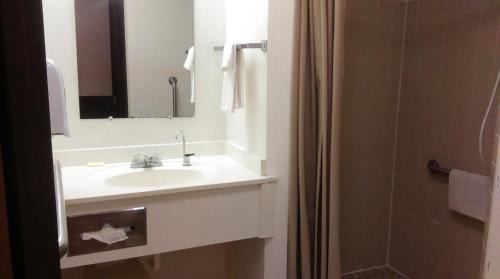 Breckenridge Hotel | Affordable Stay at Select Inn Breckenridge - Family Friendly