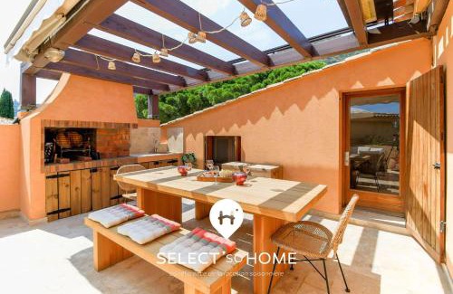 Le Lavandou Apartment | Experience Oceanfront Bliss at SELECT'soHOME in Saint-Clair