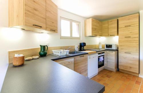 Le Lavandou Apartment | Experience Oceanfront Bliss at SELECT'soHOME in Saint-Clair
