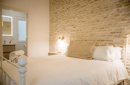 La Palmera-Reina Mercedes Apartment | Ideal Apartment with Easy Parking and Family-Friendly Amenities