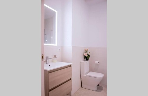 La Palmera-Reina Mercedes Apartment | Ideal Apartment with Easy Parking and Family-Friendly Amenities