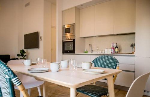 La Palmera-Reina Mercedes Apartment | Ideal Apartment with Easy Parking and Family-Friendly Amenities