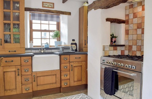 Clarbeston Road Cottage | Discover Pembrokeshire: Ideal Central Hotel with Spa & Hot Tub