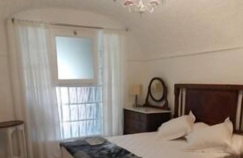 Avinyonet de Puigventos Cottage | Self catering Can Barraca for 5 people