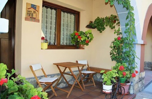 San Leonardo de Yague Cottage | Exceptional Self-Catering Laguna Negra 49 for Up to 10 Guests