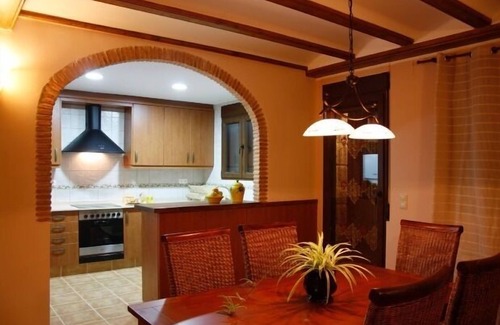 Fuentes de Rubielos Cottage | Pet-Friendly Self-Catering Rosella de Rubielos for 10 Guests