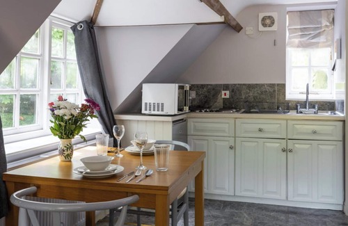 Box Apartment | Cozy Self-Catered Coach House near Bath with Private Entrance